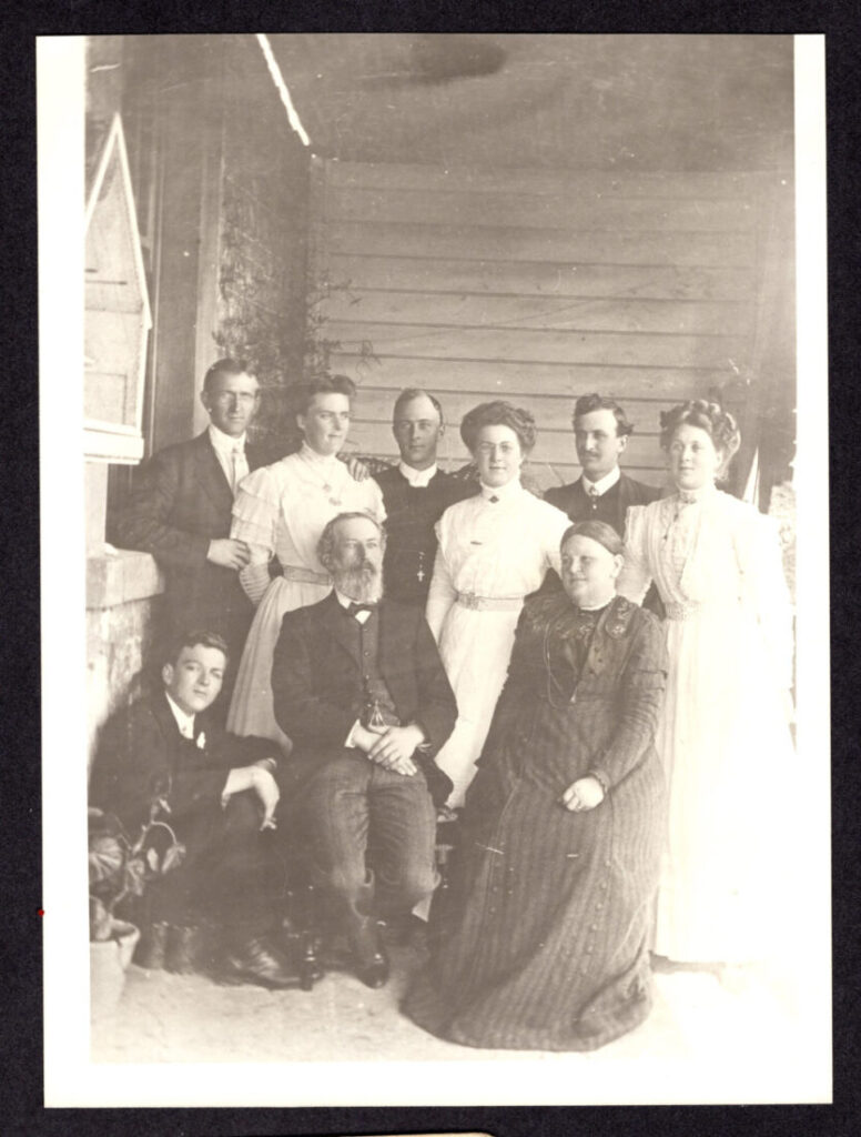 The Appelt Family. Friedrich and Emilie (sitting) with their children (Circa 1912)